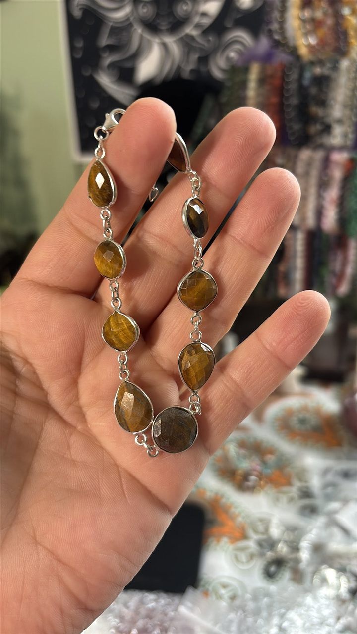 Natural stones & crystal jewelry — Luna's Treasure